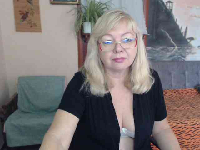 EvelynLoveShy webcam