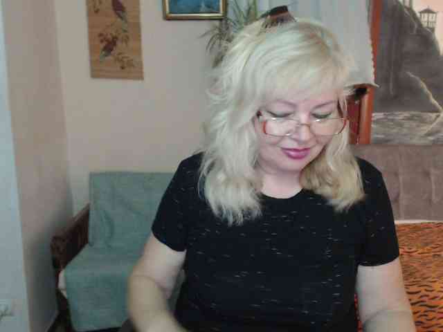 EvelynLoveShy webcam