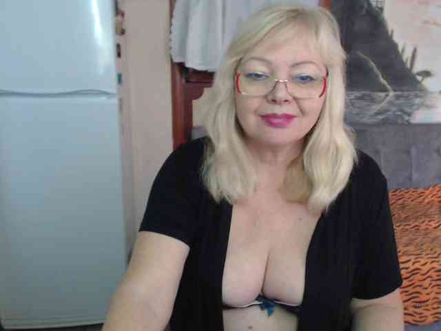 EvelynLoveShy webcam