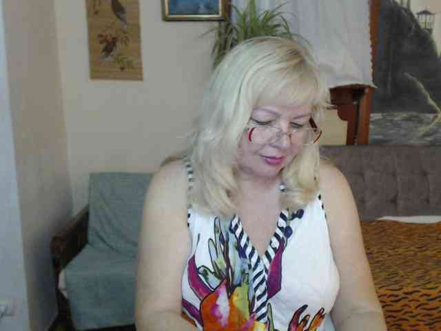 EvelynLoveShy webcam