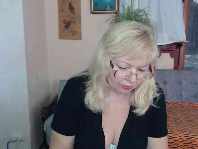 EvelynLoveShy webcam