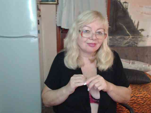 EvelynLoveShy webcam