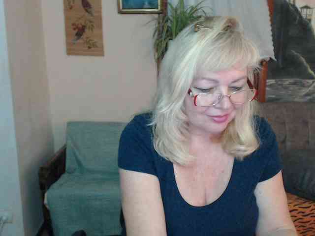 EvelynLoveShy webcam