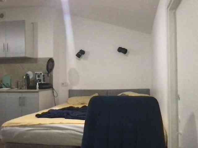 MilaBi-192569 webcam