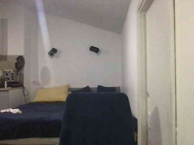 MilaBi-192569 webcam