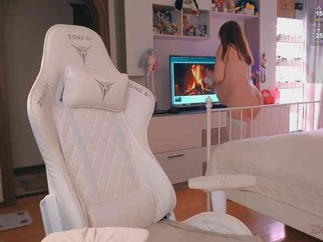 EliseJay webcam