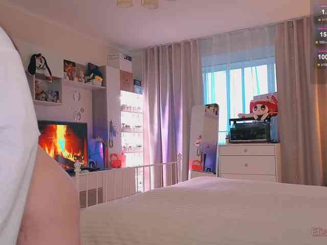 EliseJay webcam