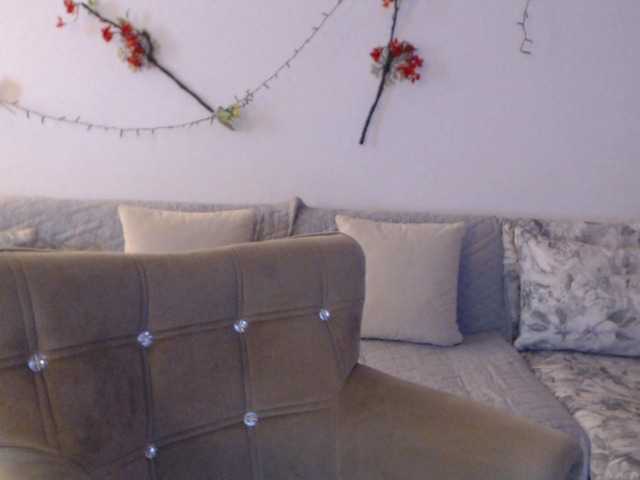 goodSnowQueen webcam