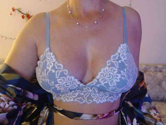 goodSnowQueen webcam