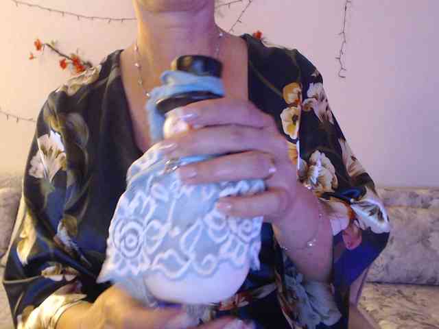 goodSnowQueen webcam