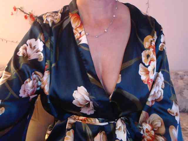 goodSnowQueen webcam