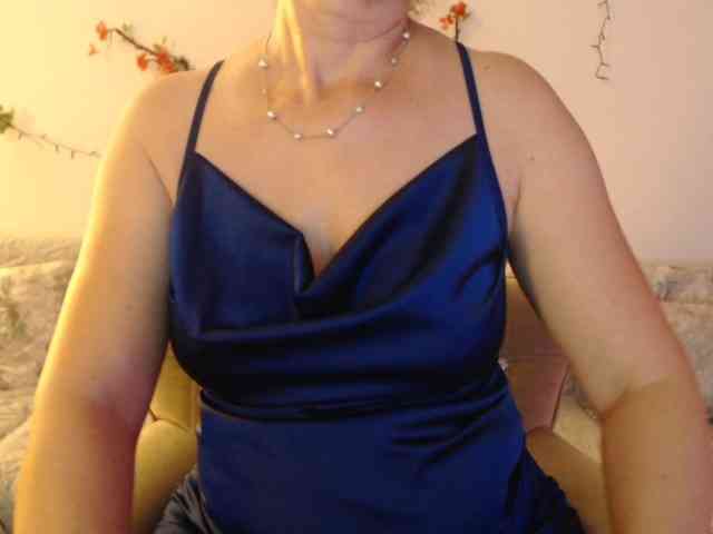 goodSnowQueen webcam