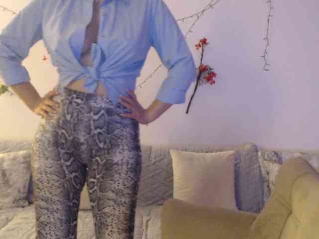goodSnowQueen webcam