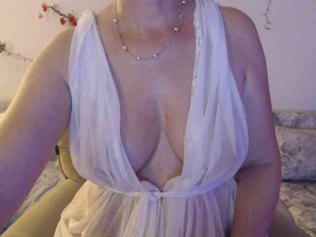 goodSnowQueen webcam