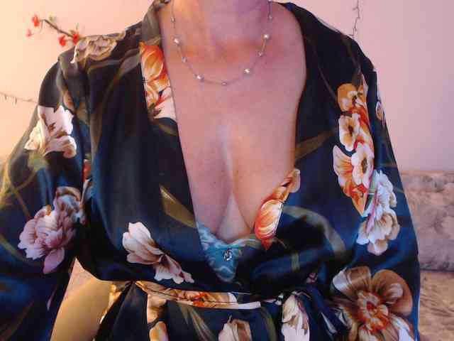 goodSnowQueen webcam