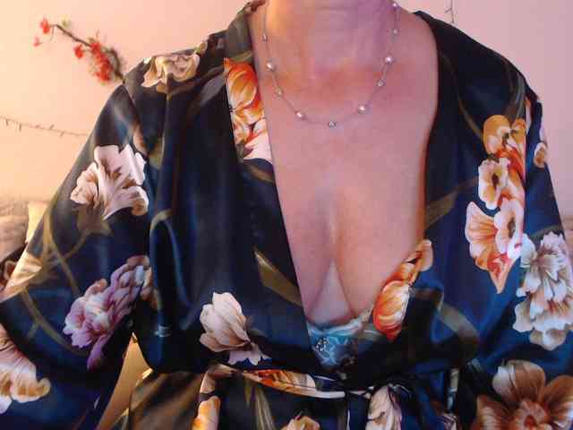 goodSnowQueen webcam