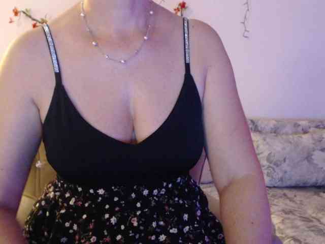 goodSnowQueen webcam