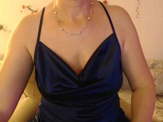 goodSnowQueen webcam
