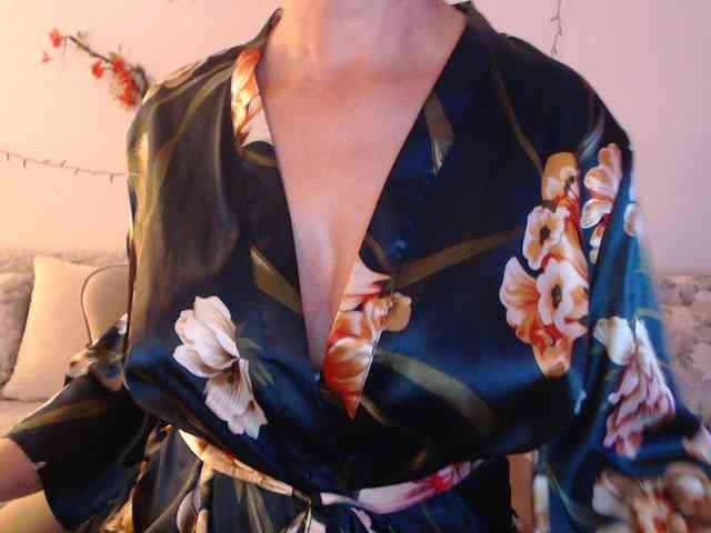 goodSnowQueen webcam