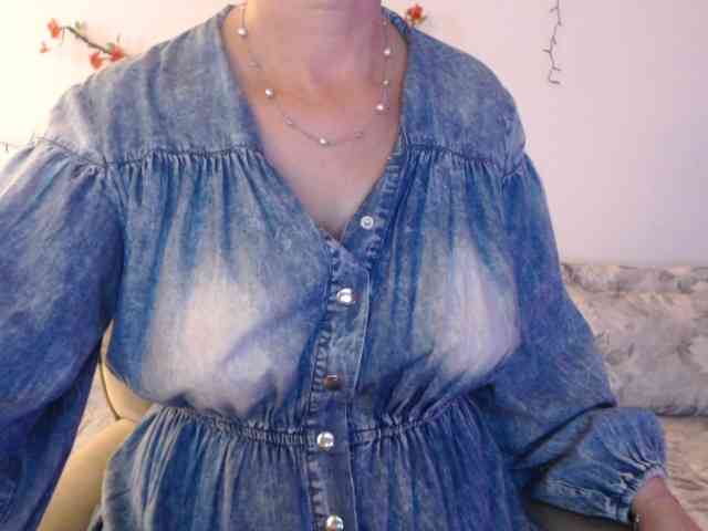 goodSnowQueen webcam