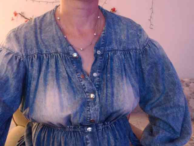 goodSnowQueen webcam