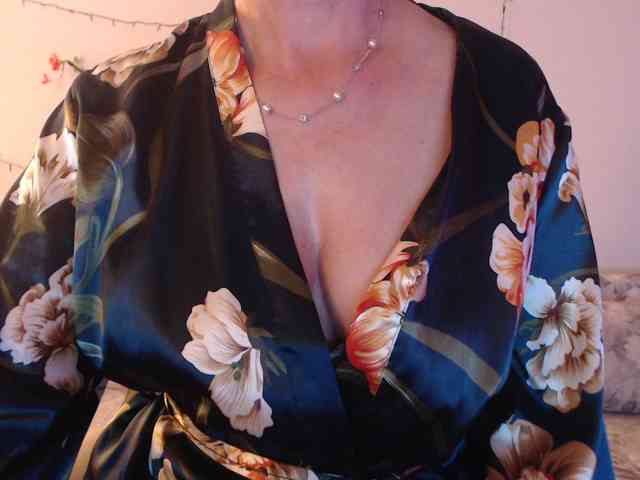 goodSnowQueen webcam