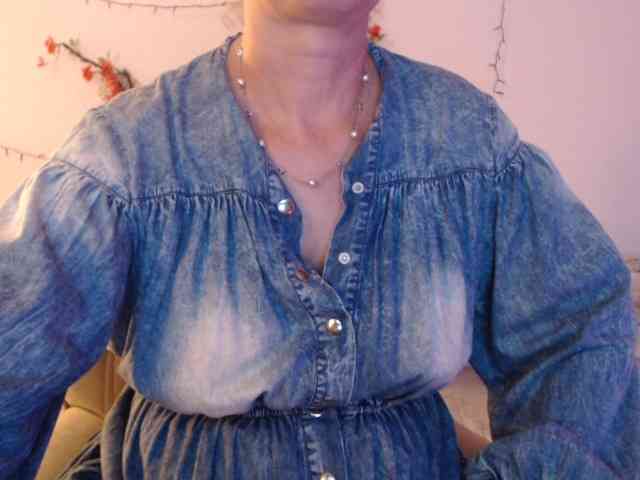 goodSnowQueen webcam