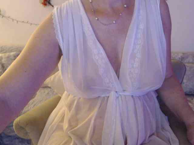 goodSnowQueen webcam