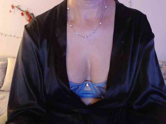 goodSnowQueen webcam