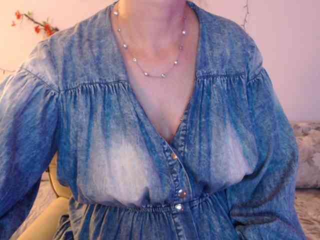 goodSnowQueen webcam