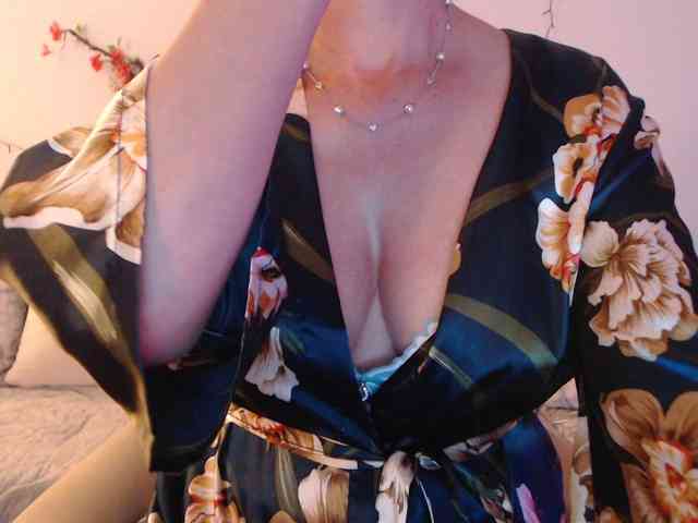 goodSnowQueen webcam