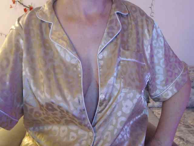 goodSnowQueen webcam