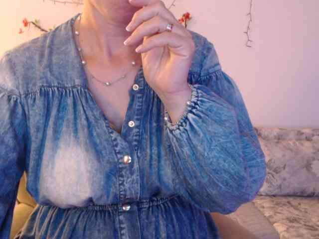 goodSnowQueen webcam