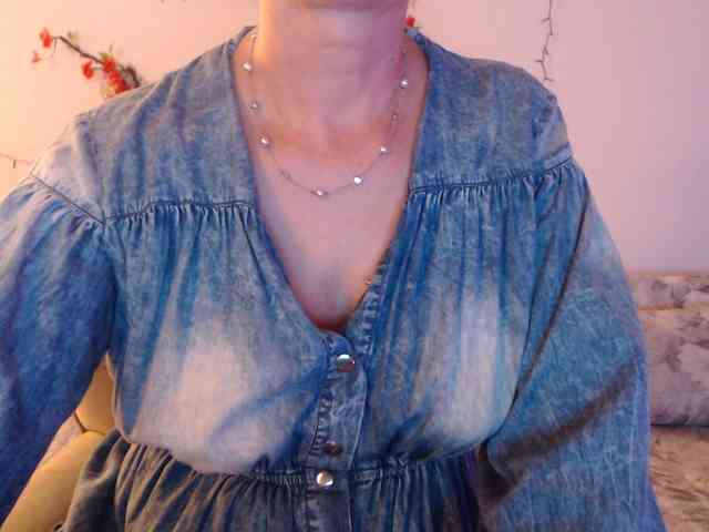 goodSnowQueen webcam