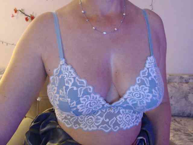 goodSnowQueen webcam