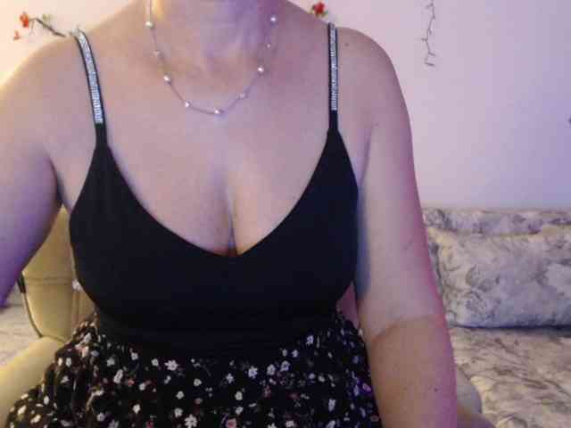 goodSnowQueen webcam