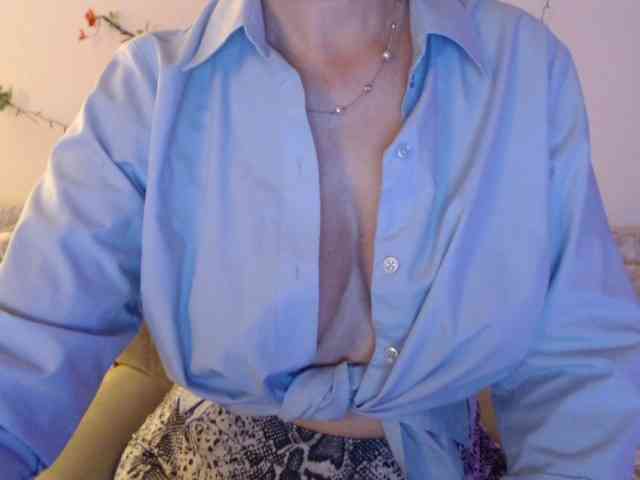goodSnowQueen webcam