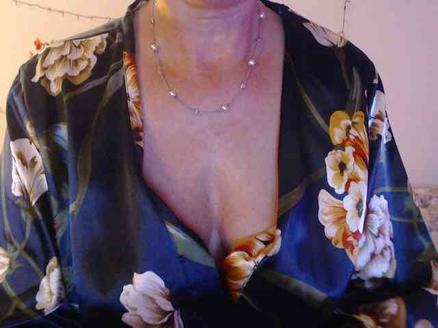 goodSnowQueen webcam