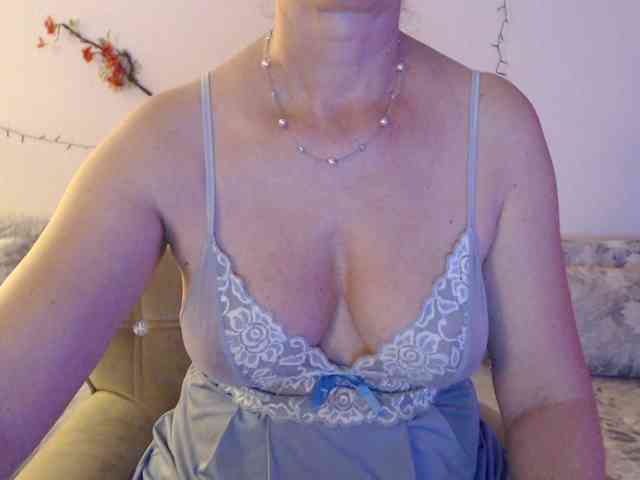 goodSnowQueen webcam