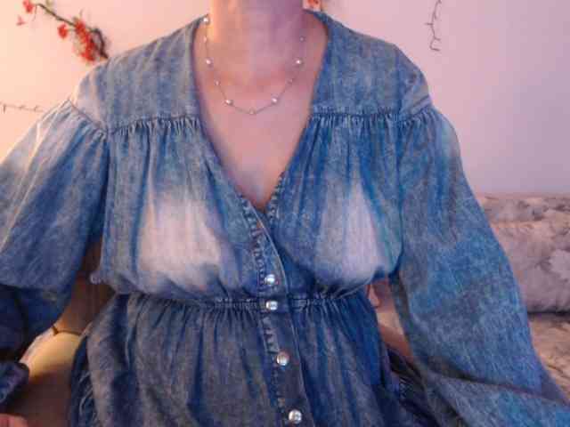 goodSnowQueen webcam