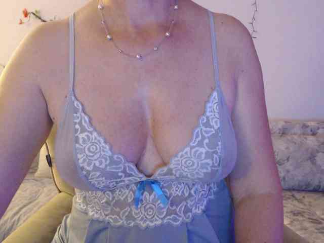 goodSnowQueen webcam