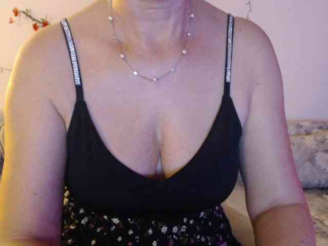 goodSnowQueen webcam