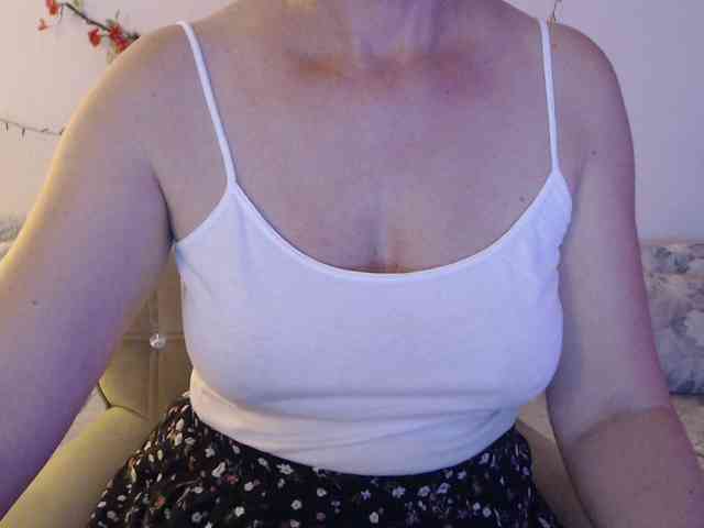 goodSnowQueen webcam