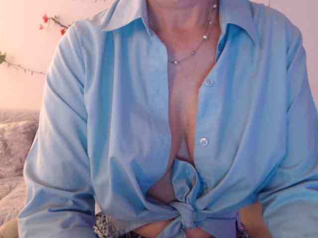 goodSnowQueen webcam