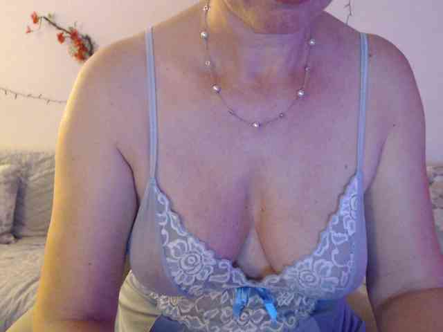 goodSnowQueen webcam