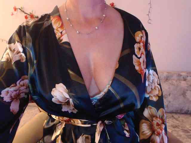 goodSnowQueen webcam