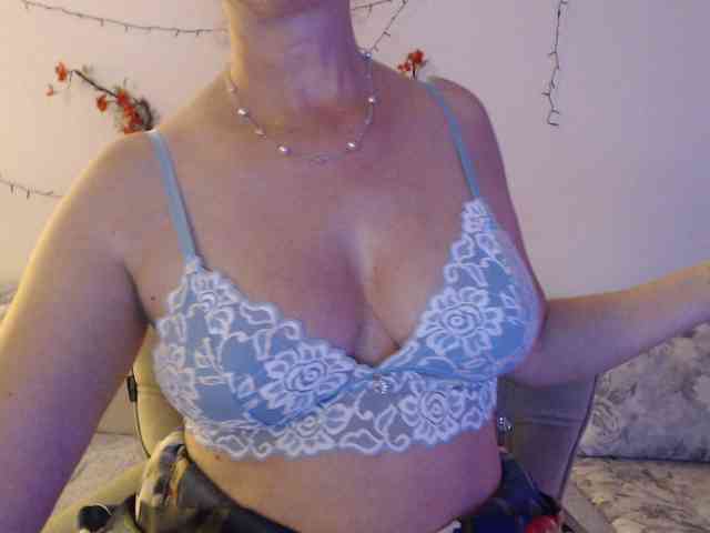 goodSnowQueen webcam