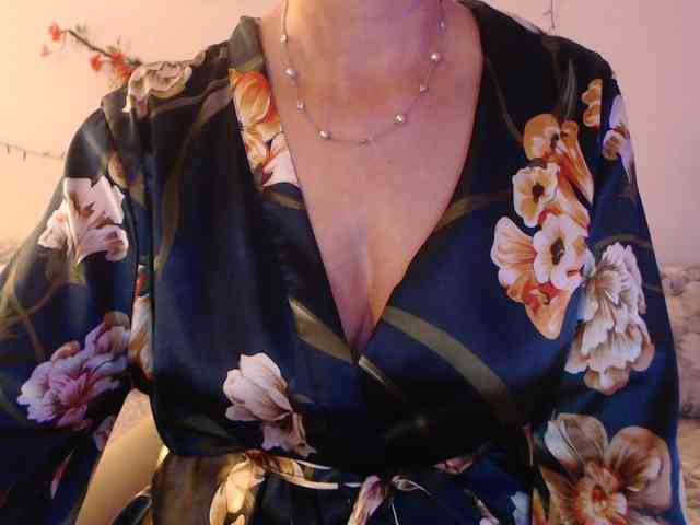 goodSnowQueen webcam