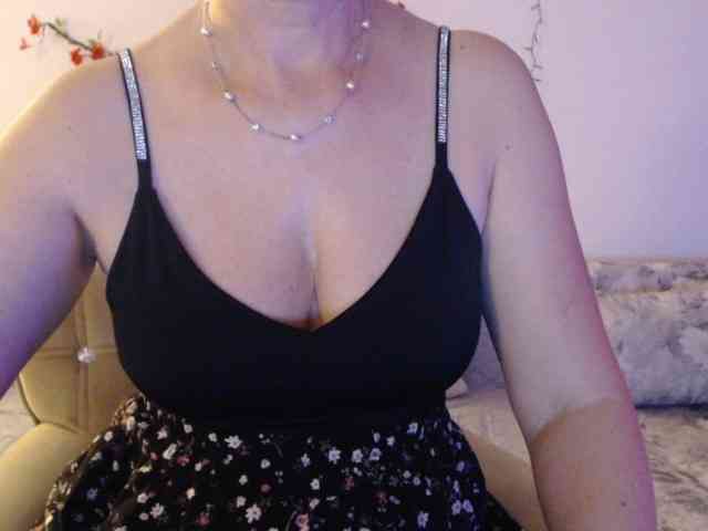 goodSnowQueen webcam