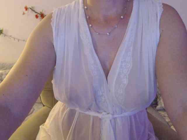 goodSnowQueen webcam